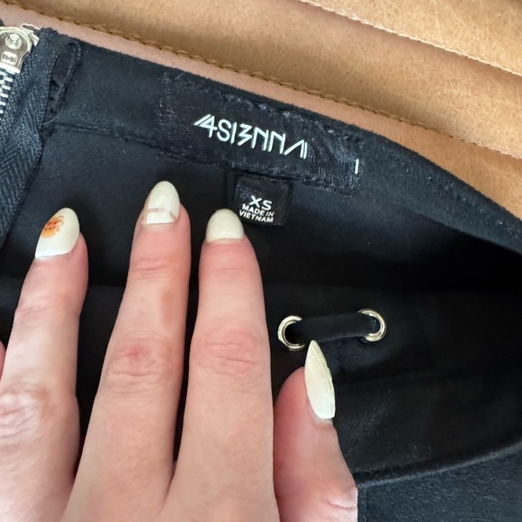 NWOT 4SI3NNA Faux Suede Mini Skirt - Picture 3 of 4